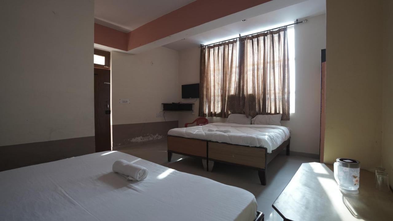 Hotel Mohan By Wb Inn Агра Экстерьер фото