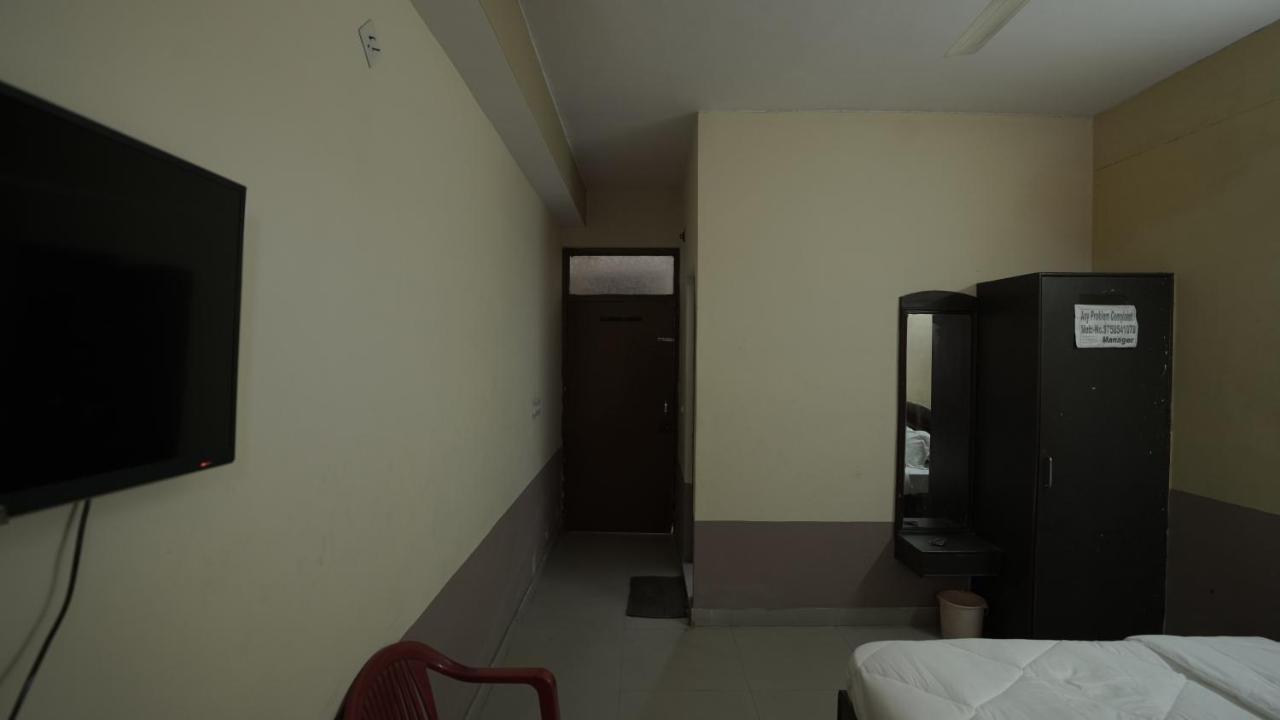 Hotel Mohan By Wb Inn Агра Экстерьер фото