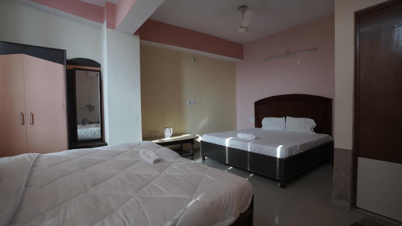 Hotel Mohan By Wb Inn Агра Экстерьер фото