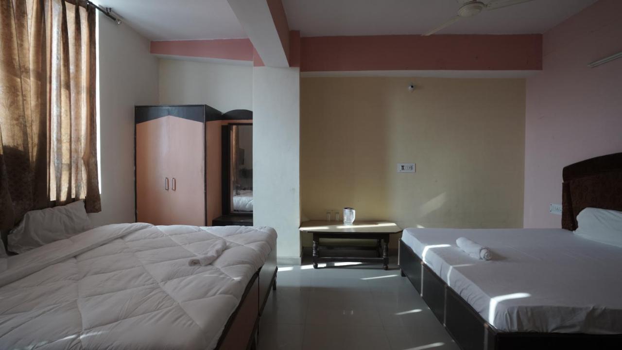 Hotel Mohan By Wb Inn Агра Экстерьер фото