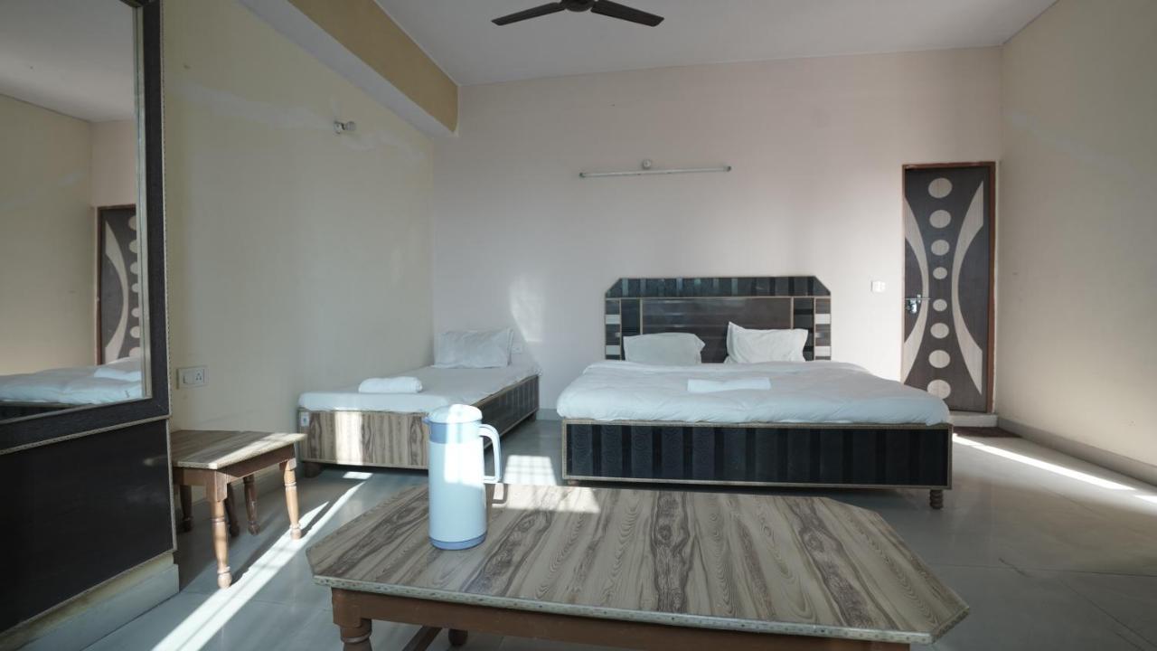 Hotel Mohan By Wb Inn Агра Экстерьер фото
